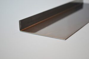 Разносторонний уголок из нержавейки Разносторонний уголок из нержавейки