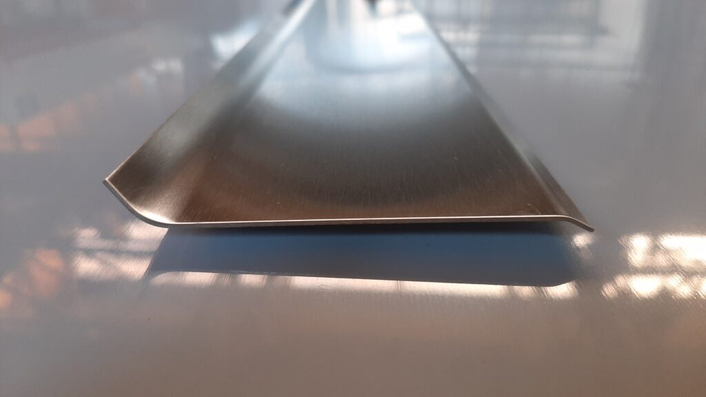 Фото плинтус нержавеющий PLR Фото-плинтуса-PLR