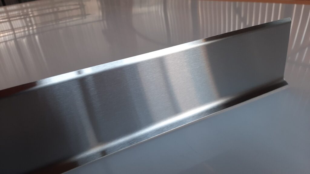 Фото плинтуса из нержавейки Фото плинтус нержавеющий