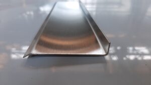 Реальные фото плинтус из нержавейки PLK Реальные фото Металлический плинтус PLK