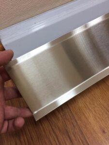 Фото плинтус из нержавейки PLP Фото плинтус из нержавеющей стали PLP