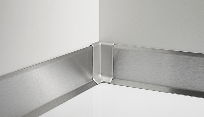 Плинтус из нержавеющей стали с фурнитурой